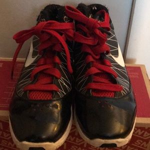 Size 3y unisex Nike high top tennis shoes .